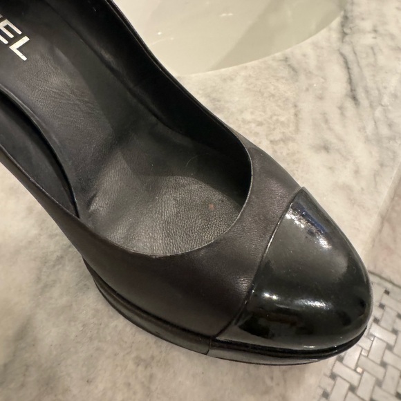 Interlock CC Logo Leather Pumps.Box &Dust Bag. Scuff on the back of 1. See pic 6 - Picture 13 of 14